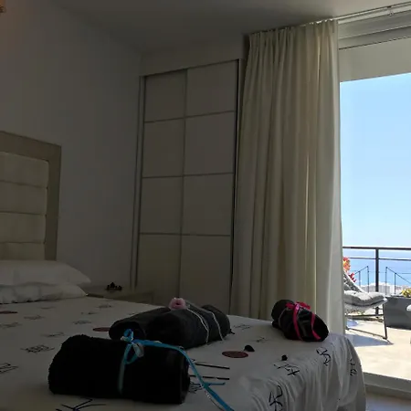 Vila Giusy - Luxury Spectacular Ocean View With Private Pool, Jacuzzi And Sauna.